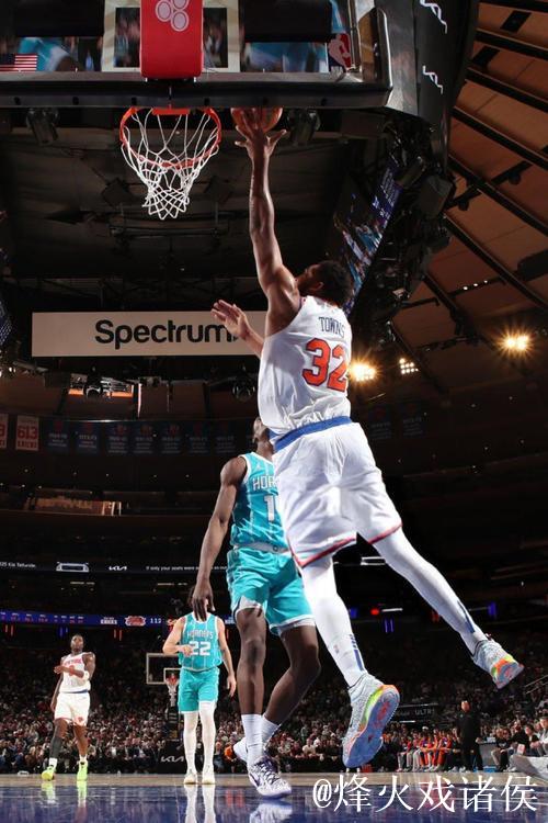 唐斯27+16助尼克斯终结黄蜂7连败 雷霆狂胜猛龙 唐斯27+16助尼克斯终结黄蜂7连败 雷霆狂胜猛龙